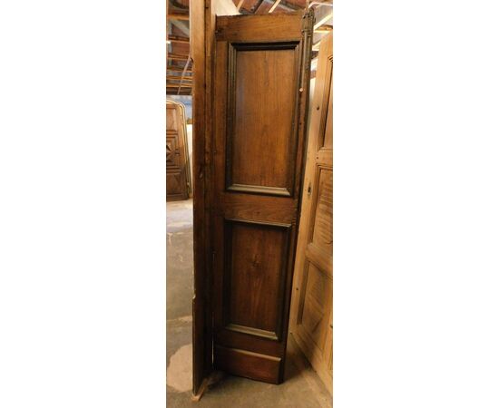 PTI573 - Porta in legno di castagno, con telaio, epoca primi '700, provenienza Italia centrale, misure luce cm L 85 x H 198