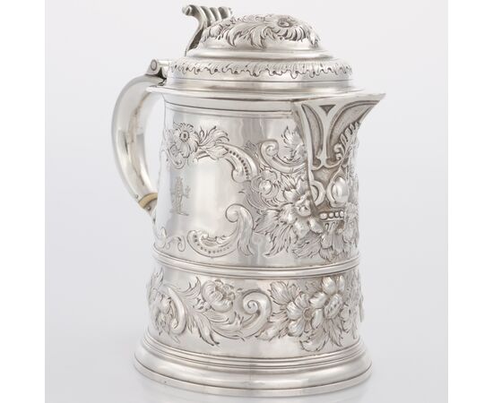 Versatoio con coperchio in argento sterling Giorgio II, Londra, 1734