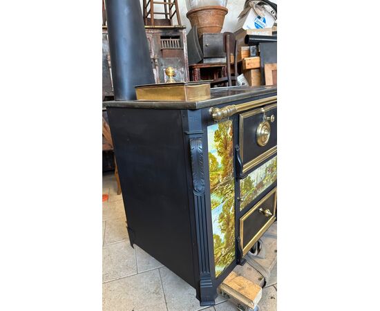 Rara cucina con maioliche dipinte completamente restaurata 