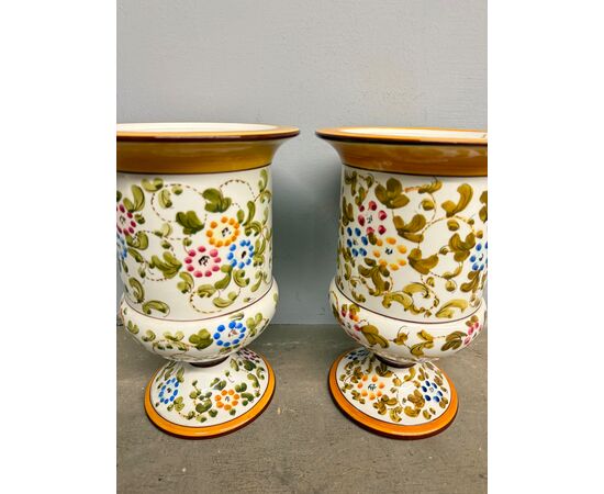 Coppia di vasi in maiolica dipinta metà '900 manifattura Firenze MTC h 24cm