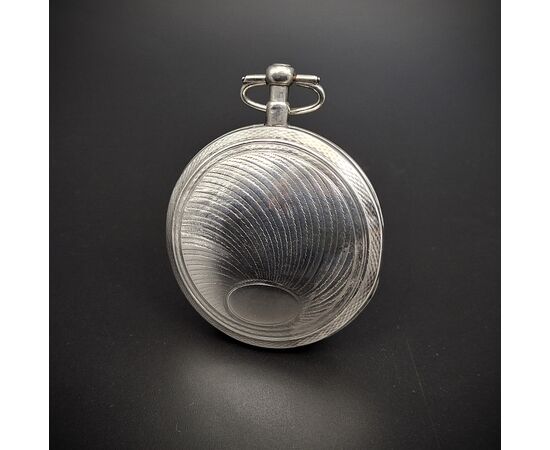 Orologio con doppio fuso orario e quadrante dipinto Firmato "Meuron", XVIII secolo 