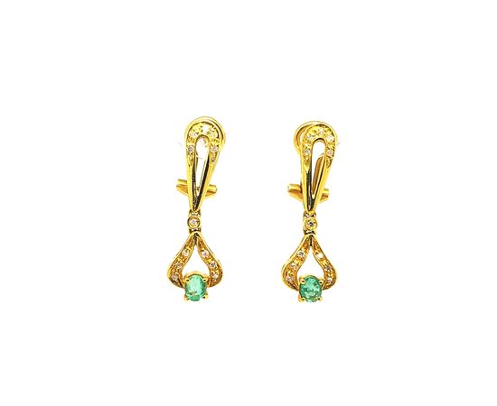 Orecchini in oro con smeraldi e diamanti