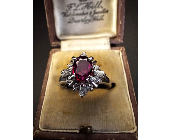 Anello  in  Platino  con  Rubino e  Diamanti  