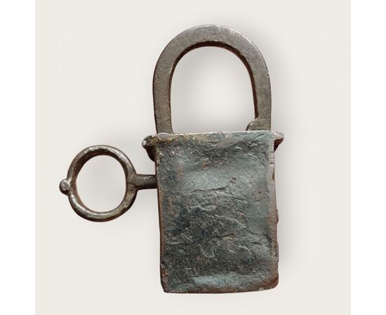 Lucchetto a borsetta in ferro forgiato XVI-XVII secolo 