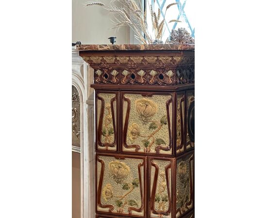 Stufa in ceramica policroma liberty francese
