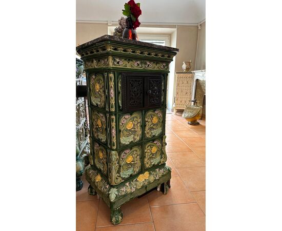 Stufa in ceramica lorenese con La Rosa gialla restaurata e funzionante