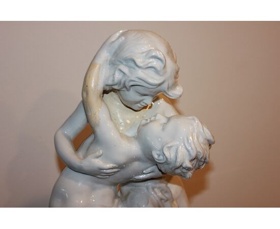 Gruppo scultoreo in ceramica Coppia di Amorini Putti del 1800