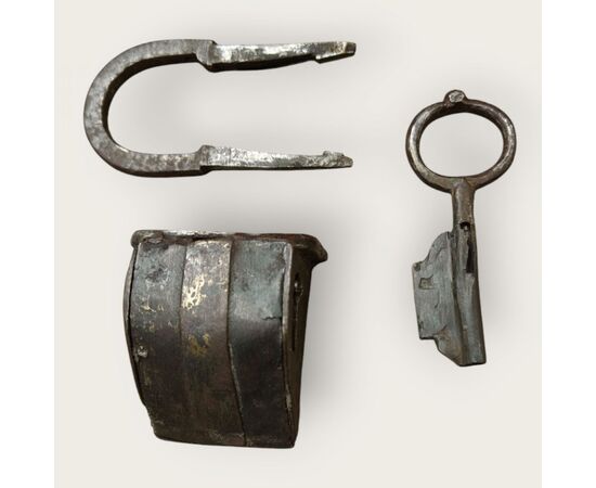 Lucchetto a borsetta in ferro forgiato XVI-XVII secolo 