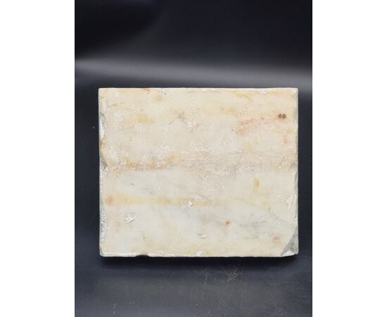 Coppia di frammenti architettonici rinascimentali in marmo policromo