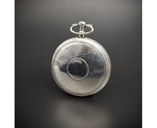 Orologio con doppio fuso orario e quadrante dipinto Firmato "Meuron", XVIII secolo 