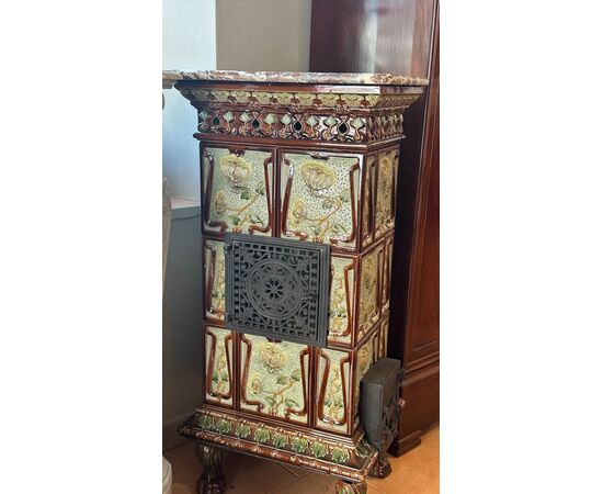 Stufa in ceramica policroma liberty francese
