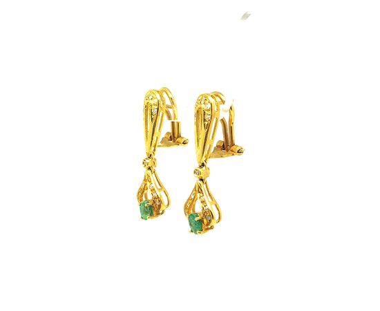 Orecchini in oro con smeraldi e diamanti