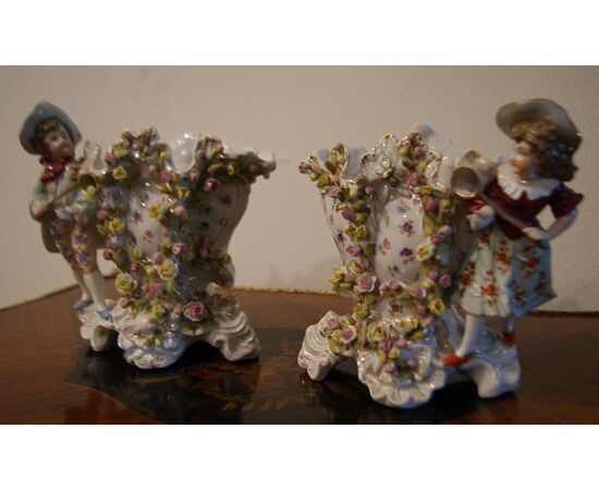 Antichi vasetti con personaggi in porcellana di Meissen del 1800