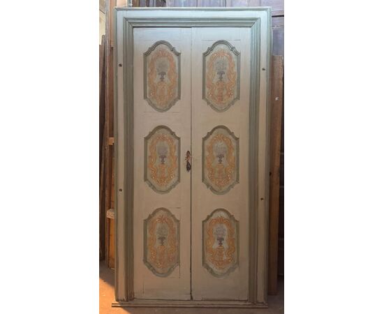 PTS621 - N. 3 porte a due battenti in legno laccato, complete di telaio, epoca '700, luce cm L 87 x H 202