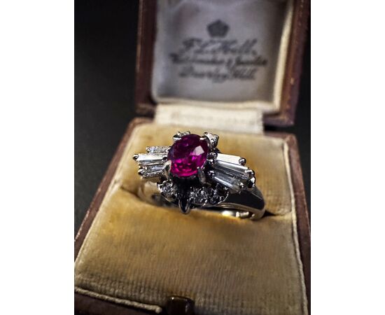 Anello in Platino  con  Rubino  e  Diamanti  