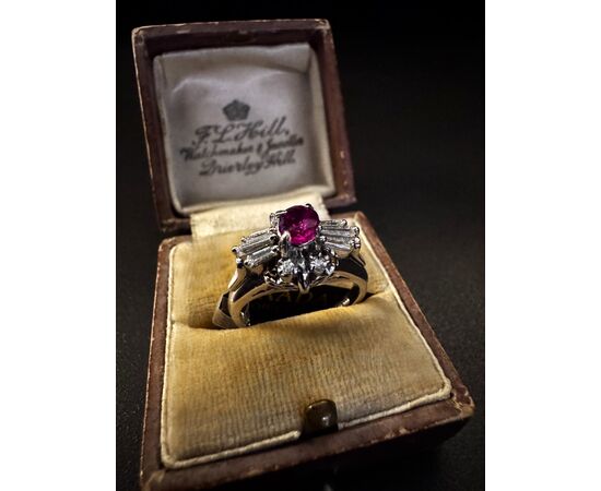 Anello in Platino  con  Rubino  e  Diamanti  