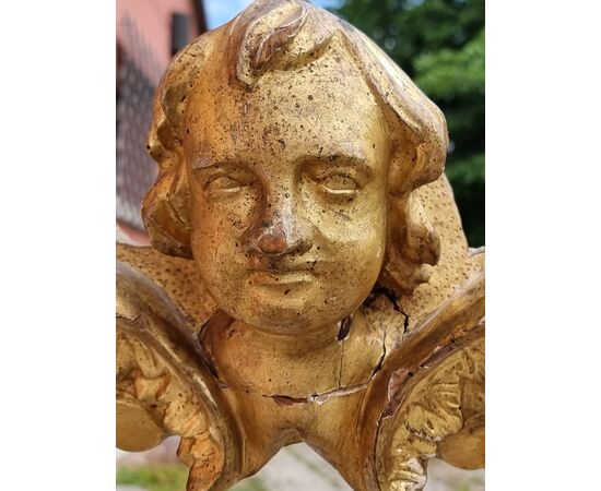 Importante cornice ligure-toscana tardo rinascimentale con angelo alato, fine XVI - inizi XVII secolo