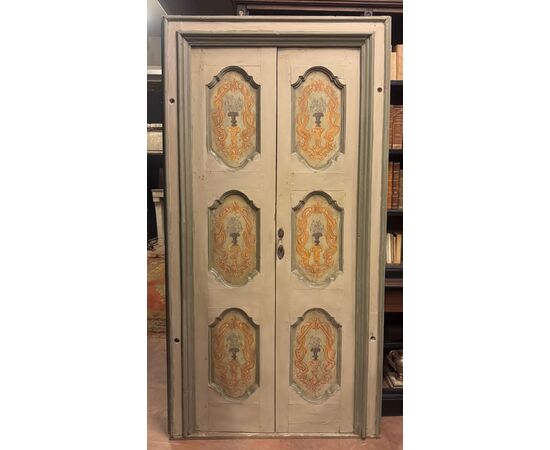 PTS621 - N. 3 porte a due battenti in legno laccato, complete di telaio, epoca '700, luce cm L 87 x H 202