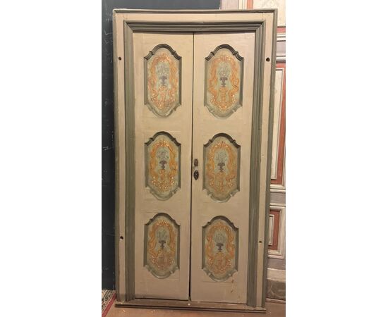 PTS621 - N. 3 porte a due battenti in legno laccato, complete di telaio, epoca '700, luce cm L 87 x H 202