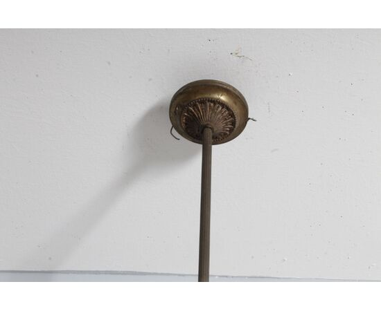 Antico lampadario liberty 1930 vetro opalino e bronzo . mis h 95 diametro cm 25 