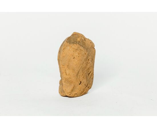 Piccola terracotta (tsatsa) raffigurante divinità Manjushri - India XVIII secolo