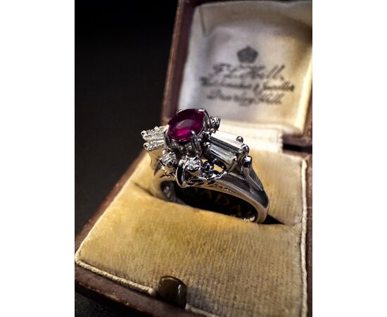 Anello in Platino  con  Rubino  e  Diamanti  