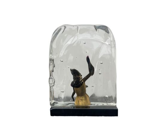 Scultura in vetro pesante trasparente sommerso (stile acquario) con figura femminile.Firmato.