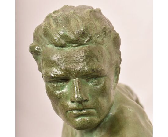 ART DÉCO, ANTICHE SCULTURE IN ANTIMONIO, UOMO CON LANCIA, RONCOURT, SCULTORE FRANCESE. (STAN94)
