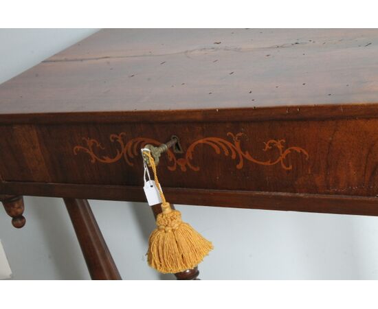 Antico tavolinetto – scrittoio  Carlo X 1830 noce e acero intarsiato . Mis 73 X 42 H 75