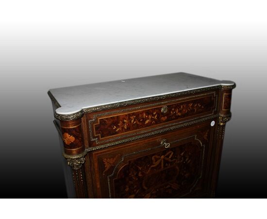 Secretaire francese stile Napoleone III del 1800 con ricchi intarsi e bronzi