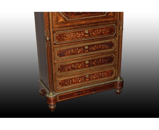 Secretaire francese stile Napoleone III del 1800 con ricchi intarsi e bronzi