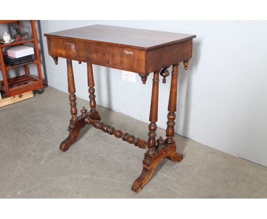 Antico tavolinetto – scrittoio  Carlo X 1830 noce e acero intarsiato . Mis 73 X 42 H 75
