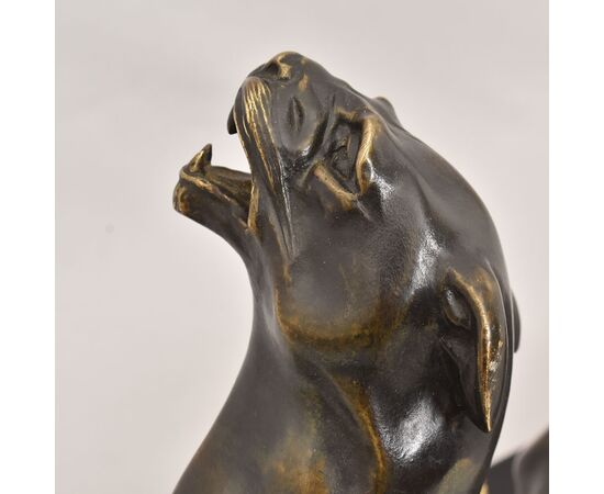 ANTICHE SCULTURE IN BRONZO, LEONESSA FERITA, CHARLES VALTON, SCULTORE FRANCESE, XIX SECOLO. (STB96)