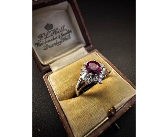 Anello in Platino  con  Rubino  e  Diamanti  