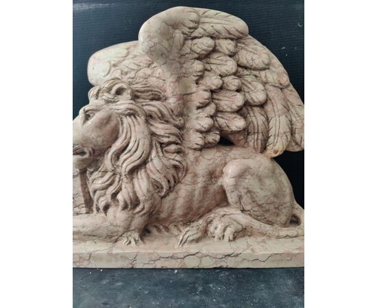 Maestosa scultura - Leone di San Marco - marmo nembro rosa - H 30 cm