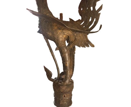 Scultura orientale raffigurante un cigno alato