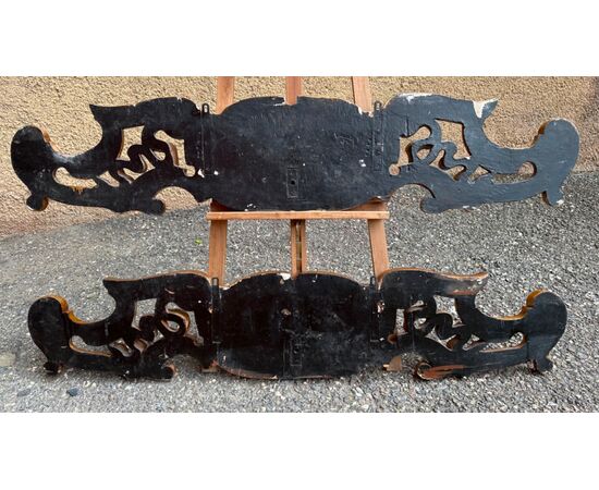 Coppia di grandi fregi, sovraporte, cimase in legno dorato - XIX sec. 