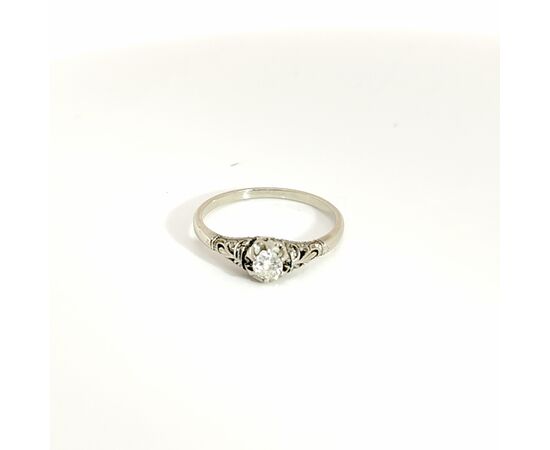 ANELLO SOLITARIO CON DIAMANTE MONTATO SU ORO 