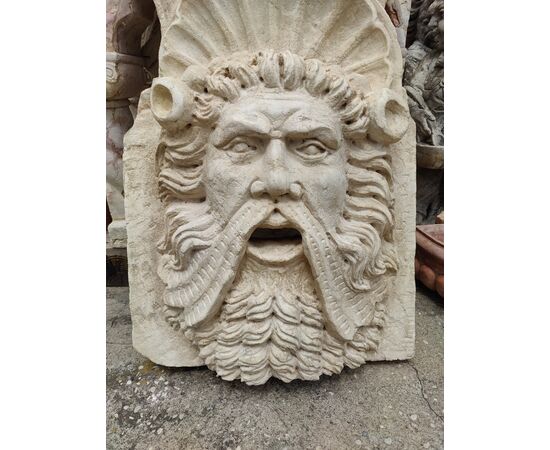 Nettuno - Magnifico mascherone in marmo botticino - 50 x 73 cm