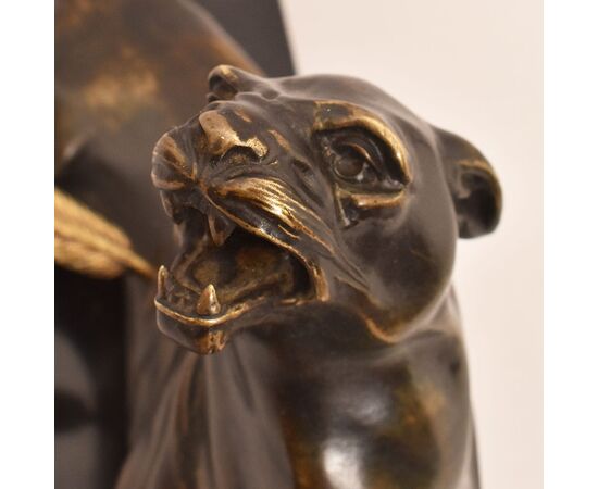 ANTICHE SCULTURE IN BRONZO, LEONESSA FERITA, CHARLES VALTON, SCULTORE FRANCESE, XIX SECOLO. (STB96)