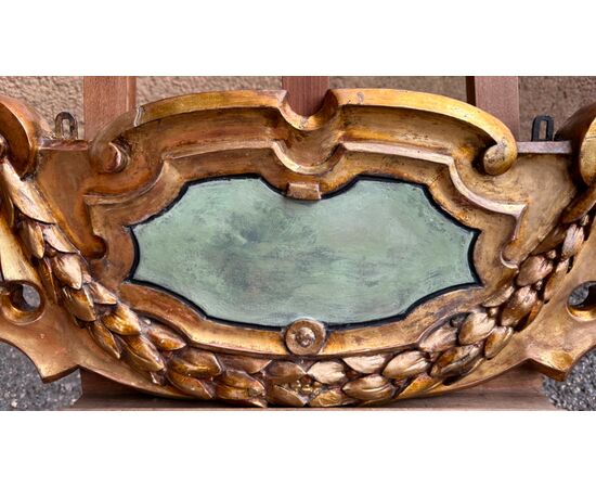 Coppia di grandi fregi, sovraporte, cimase in legno dorato - XIX sec. 