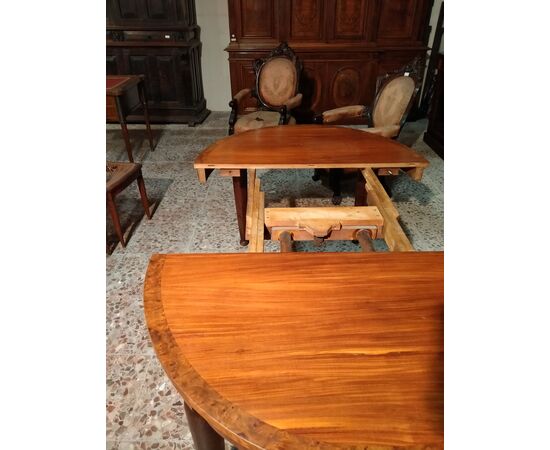 Tavolo ovale allungabile francese di inizio 1900 stile Luigi XVI in legno di ciliegio e olmo 