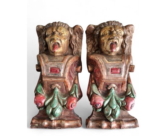 Coppia di sculture a lesena in legno
