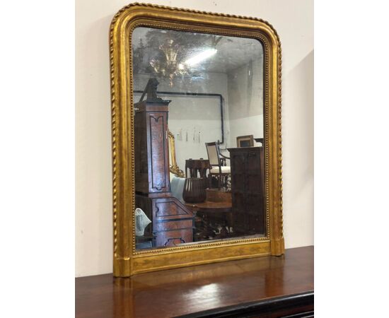 Specchiera in legno intagliato dorato con treccia sui lati XIX secolo .  118 x 87 