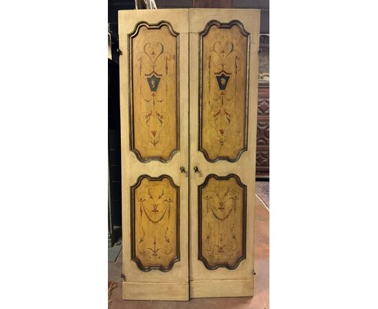 PTS889 - Porta bifacciale laccata, epoca '800, misure cm L 104 x H 218