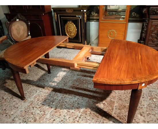 Tavolo ovale allungabile francese di inizio 1900 stile Luigi XVI in legno di ciliegio e olmo 