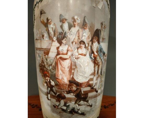 Coppia di vasi francesi in opaline dipinti del 1800 con personaggi