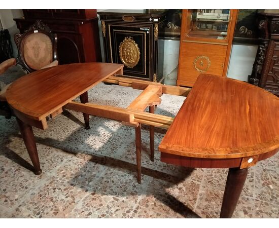 Tavolo ovale allungabile francese di inizio 1900 stile Luigi XVI in legno di ciliegio e olmo 