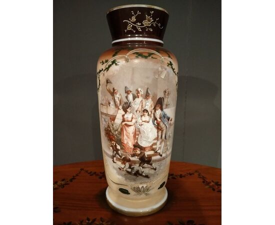 Coppia di vasi francesi in opaline dipinti del 1800 con personaggi