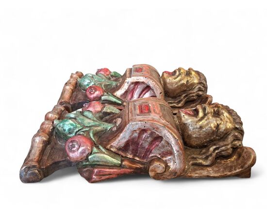Coppia di sculture a lesena in legno
